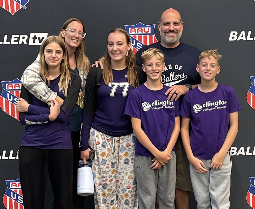 Dave and Kelly Small with their four kids, Madison, Chloe, Jack, and Ethan